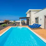 Eslanzarote Eleonor, Super Wifi, Heated Pool, Sat Tv Villa