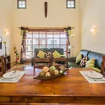 Villa Eslanzarote Eleonor, Super Wifi, Heated Pool, Sat Tv
