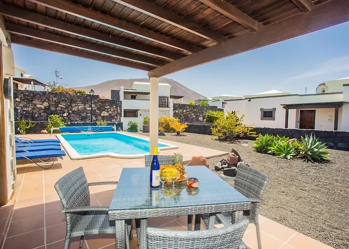 Villa Eslanzarote Eleonor, Super Wifi, Heated Pool, Sat Tv *