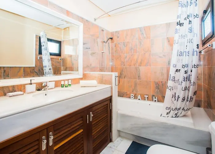 Villa Eslanzarote Eleonor, Super Wifi, Heated Pool, Sat Tv *